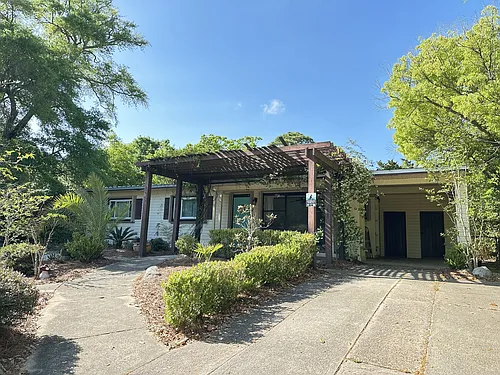 133 California Dr Photo 1