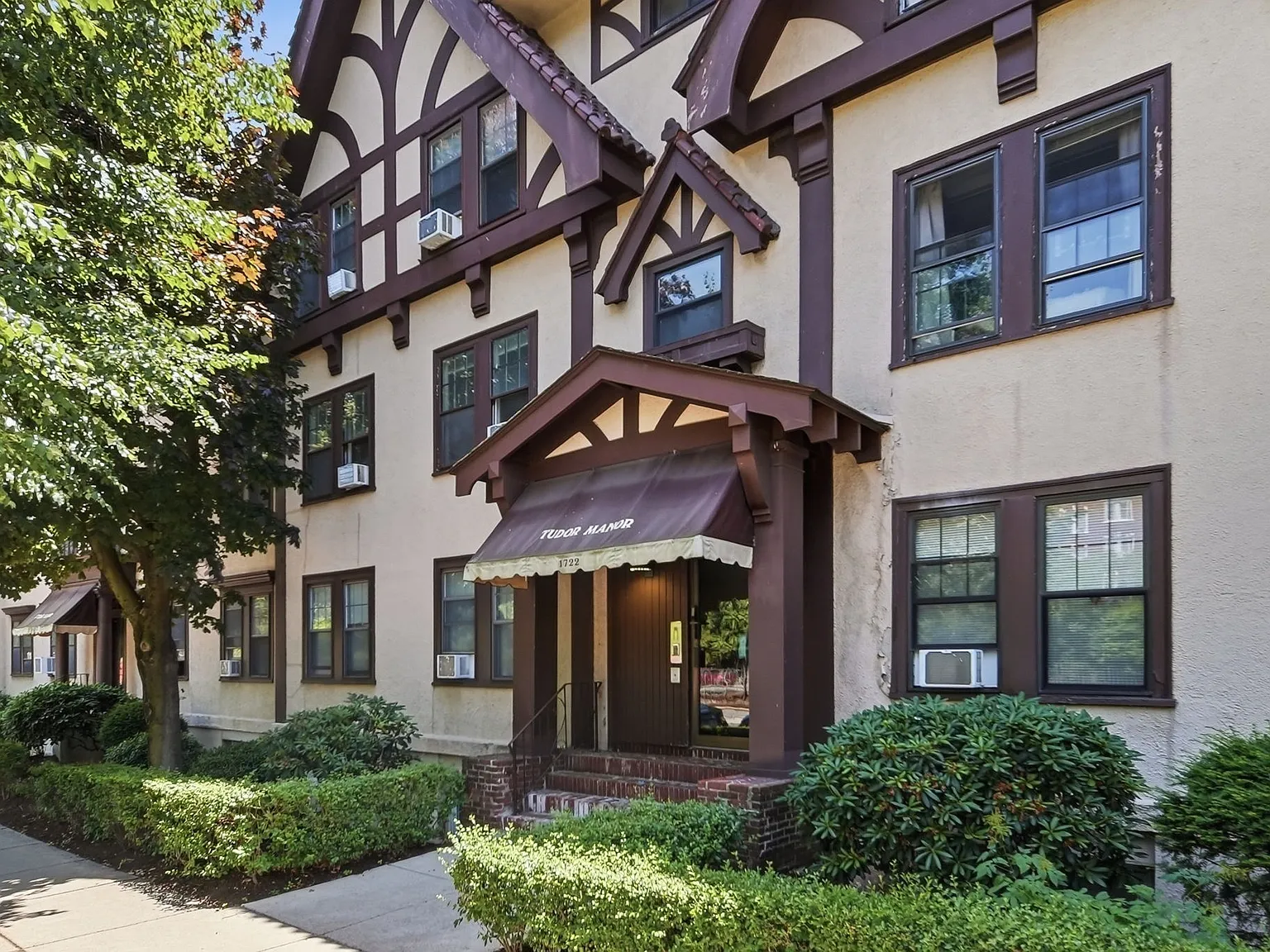 2 bed, 1.0 bath, 719 sqft, $2,700 — Photo 1