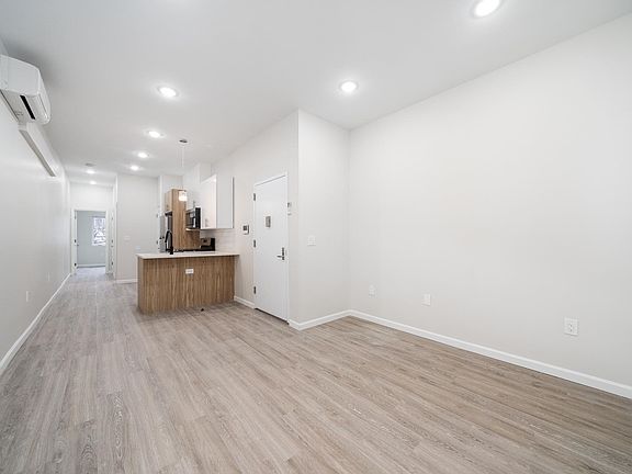 2nd image of 126 Saint Pauls Ave #2L