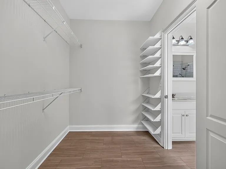 1081 Carriage Ridge Dr — Photo 35