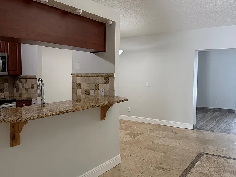 9016 Bana Villa Ct — Photo 4