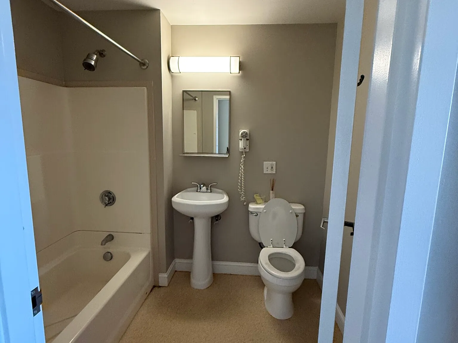 312 Shirley St — Photo 4