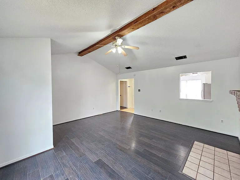 111 Bridle Dr — Photo 5