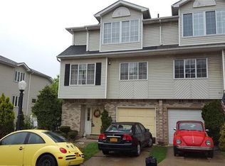 18 Robin Ct, Staten Island, NY 10309