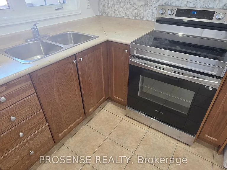 9699 Jane St #13 — Photo 14