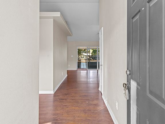 4th image of 1895 Everglades Dr