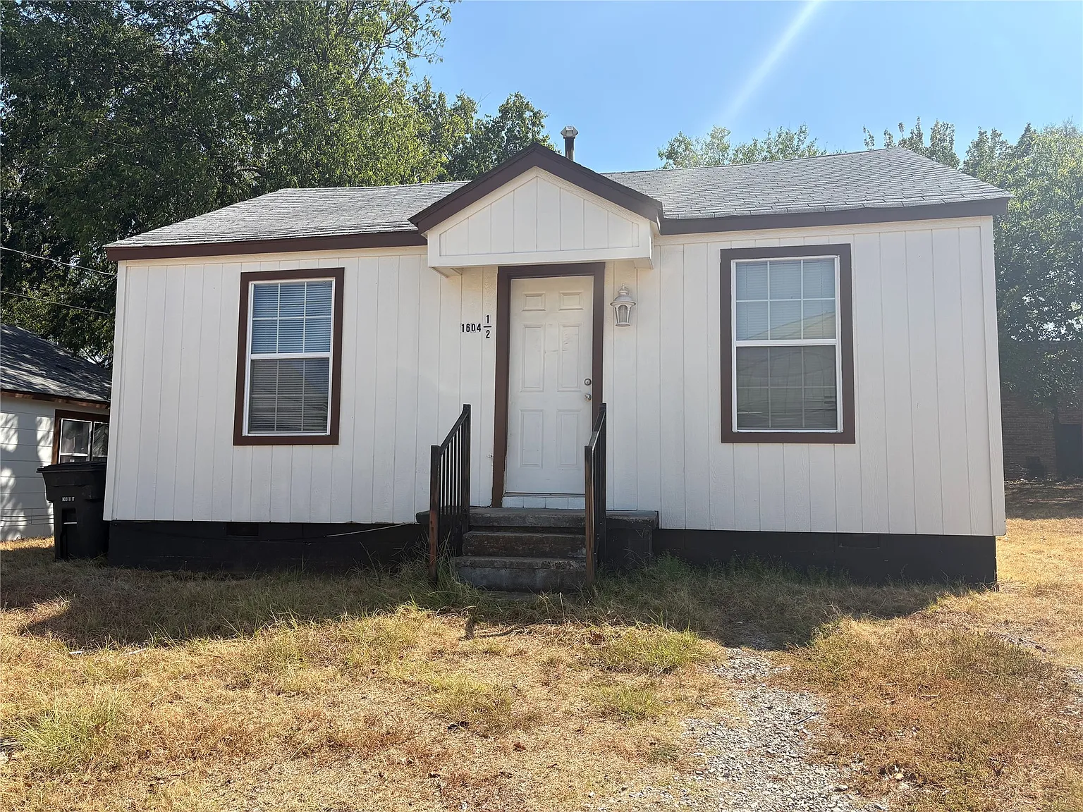 2 bed, 1.0 bath, 912 sqft, $750 — Photo 1