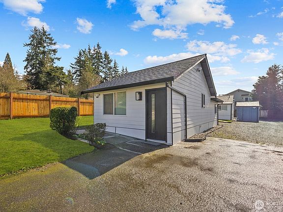 3rd image of 1747 NE 147th St #1