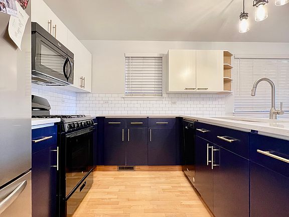 4th image of 1461 N Larrabee St #A