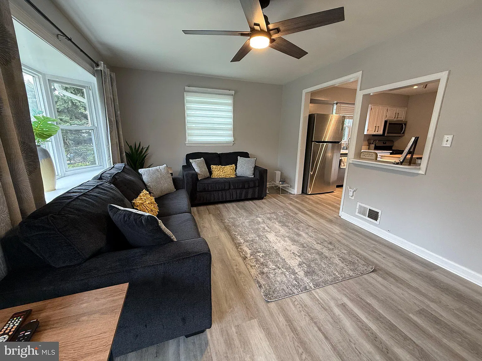 4 bed, 2.0 bath, 1800 sqft, $2,500 — Photo 2