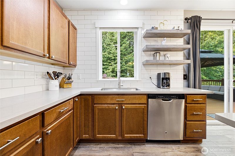 5th image of 4202 68th Avenue E