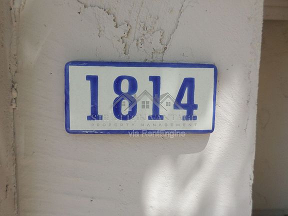 2nd image of 1814 E Oak Harbor Dr