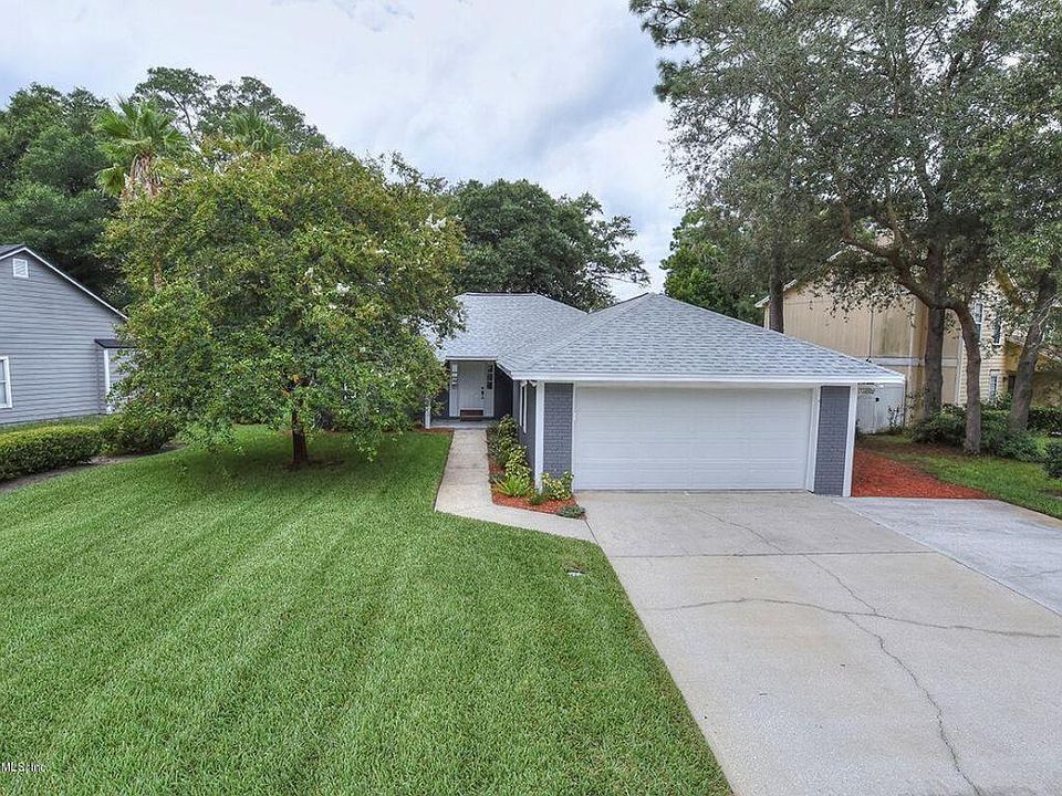 1st image of 540 Serenade Cir E
