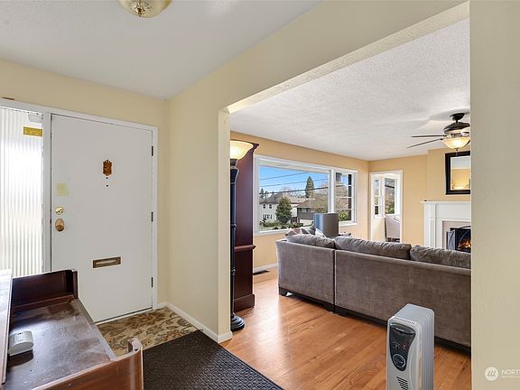 3rd image of 1202 N Tacoma Avenue