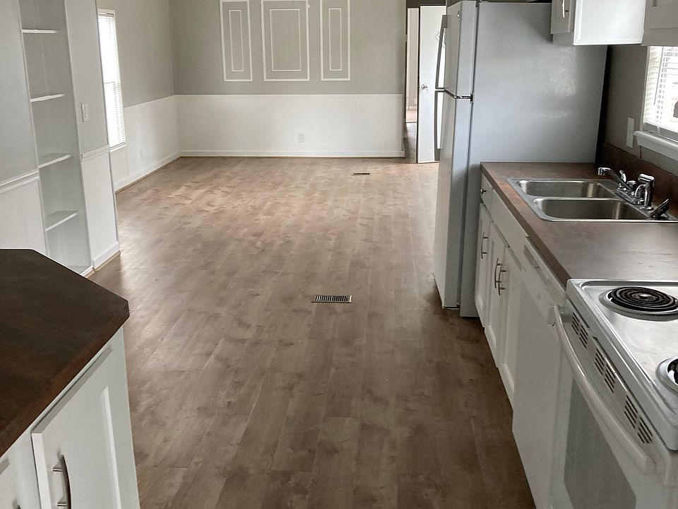 2nd image of 3001 8th St Trailer 85