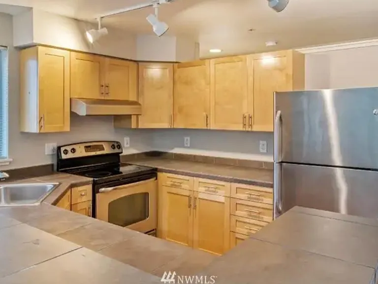 3926 243rd Pl SE #H — Photo 3