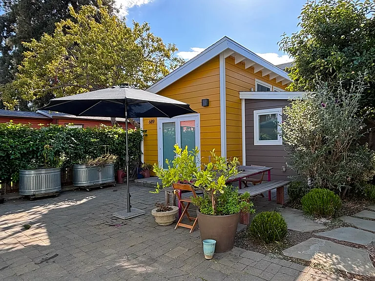 689 Capell St — Photo 1