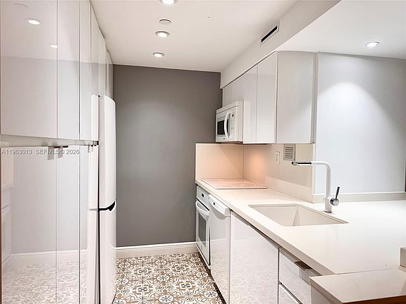 4th image of 1200 West Ave APT 1418