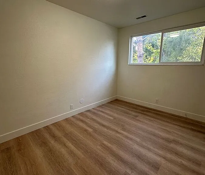 768 N Redwood Rd #12 — Photo 12