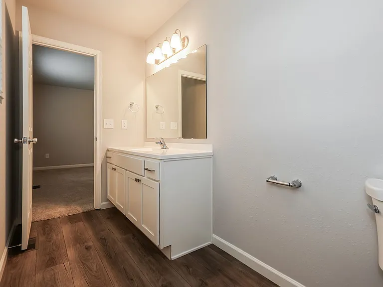 137 W Mason St — Photo 20