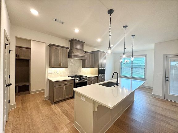 4th image of 4801 SW Elderwood St