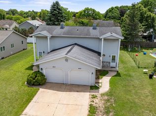 1633 W Weiland Ln, Appleton, WI 54914