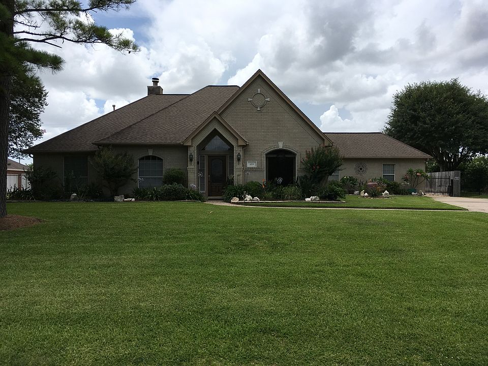 2nd image of 108 Oak Dr