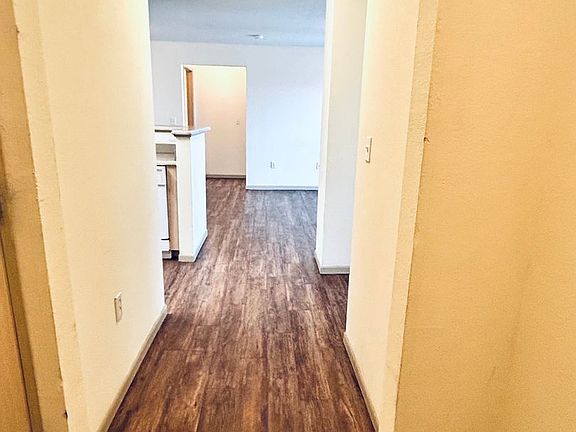 5th image of 913 Westridge Dr #17
