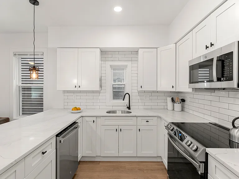 621 E 8th St #2 — Photo 11