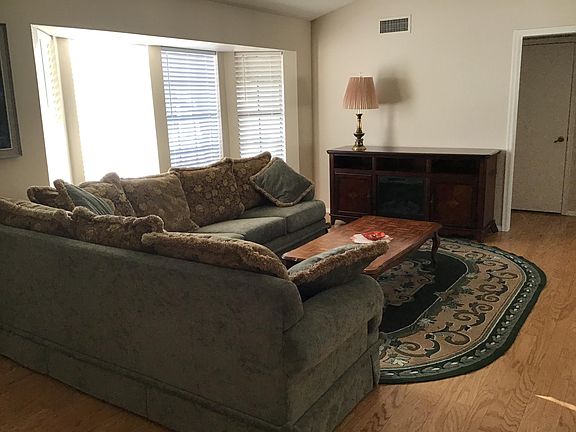 Living room - Tv will be added before arrival