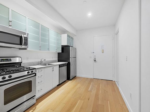 5th image of 37 Wall St APT 9L