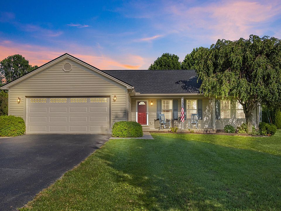 1st image of 320 Kings Trace Dr