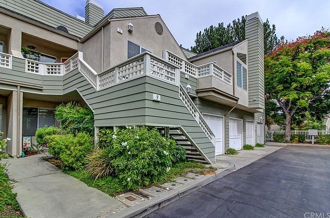 1st image of 11 Stoneglen #71