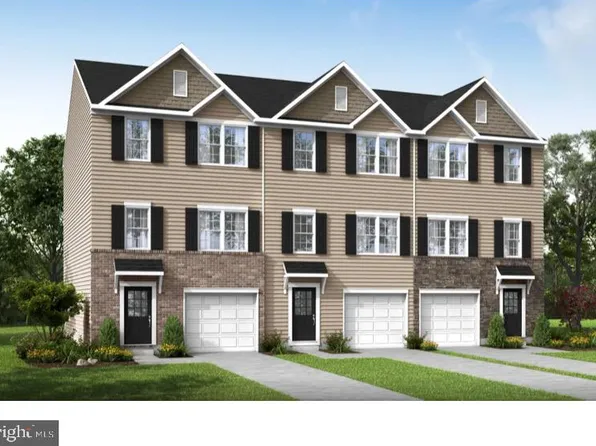 8 Zander Rd, Inwood, WV 25428