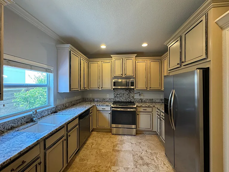 241 Inverrary Dr — Photo 13