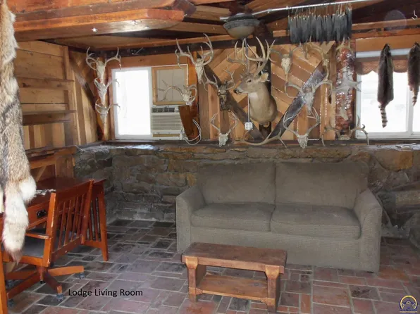 450 17th Rd, Hartford, KS 66854