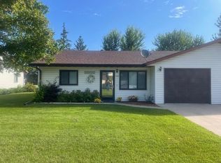 132 Belleville Ct, Thief River Falls, MN 56701