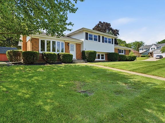 2nd image of 37 E Weathersfield Way