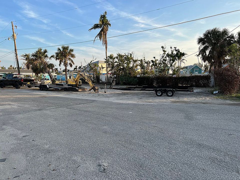 1st image of 2585 Cay Cove St.