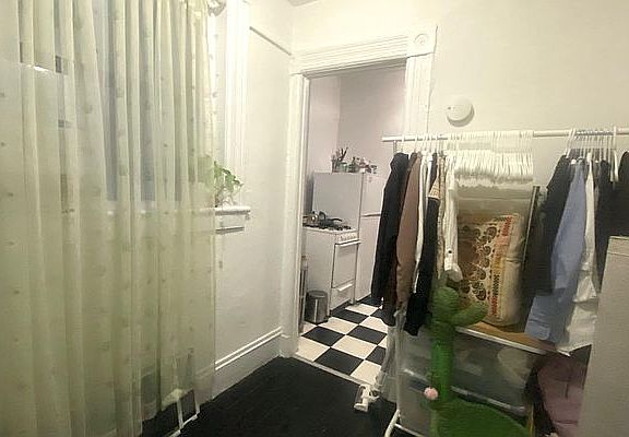 4th image of 227 E 28th St APT 5B