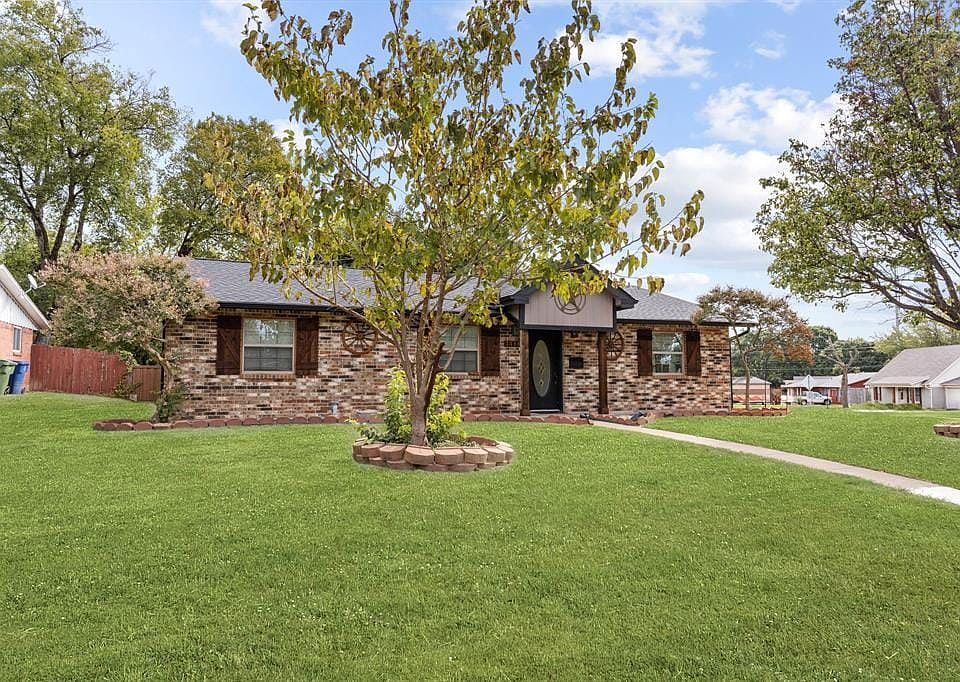 1st image of 3418 Kenwood Cir