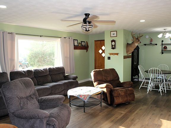 4th image of 8 Edgelea Cir