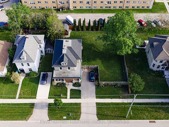2nd image of 14 Elgin Ave E
