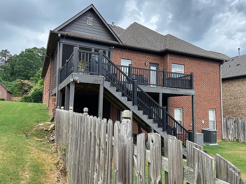 Rear screened in porch &deck