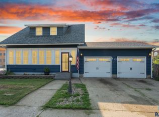 317 N Harth Ave, Madison, SD 57042