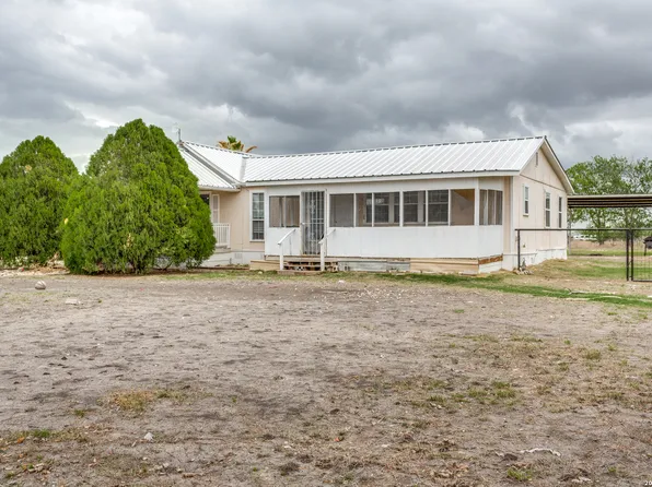 301 E County Road 678, Natalia, TX 78059