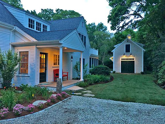 3rd image of 552 Main Street