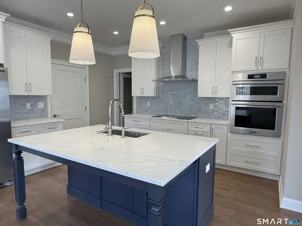 7 Village Circle #7, Guilford, CT 06437