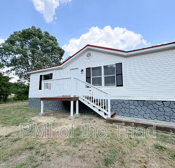 589 Alvis Ln — Photo 3