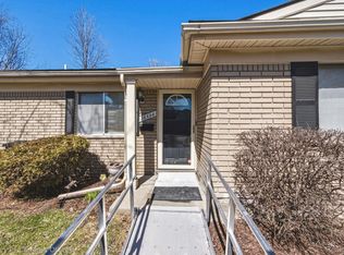26596 Franklin Pointe Dr, Southfield, MI